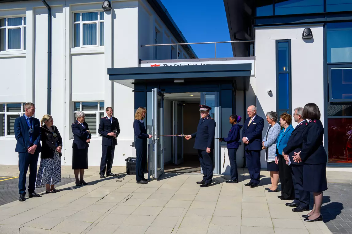 Commissioner Paul Main cuts ribbon in presence of His Excellency Sir John Lormier.png